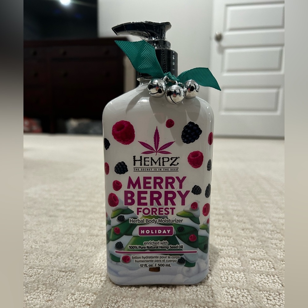 Hempz Merry Berry Forest Herbal
Body Moisturizer Limited Edition Sealed New!